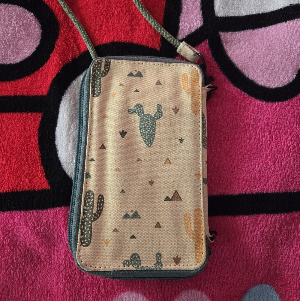 KAVU Go time Cross Body Bi-Fold Wallet Cactus Pattern - Picture 2 of 4